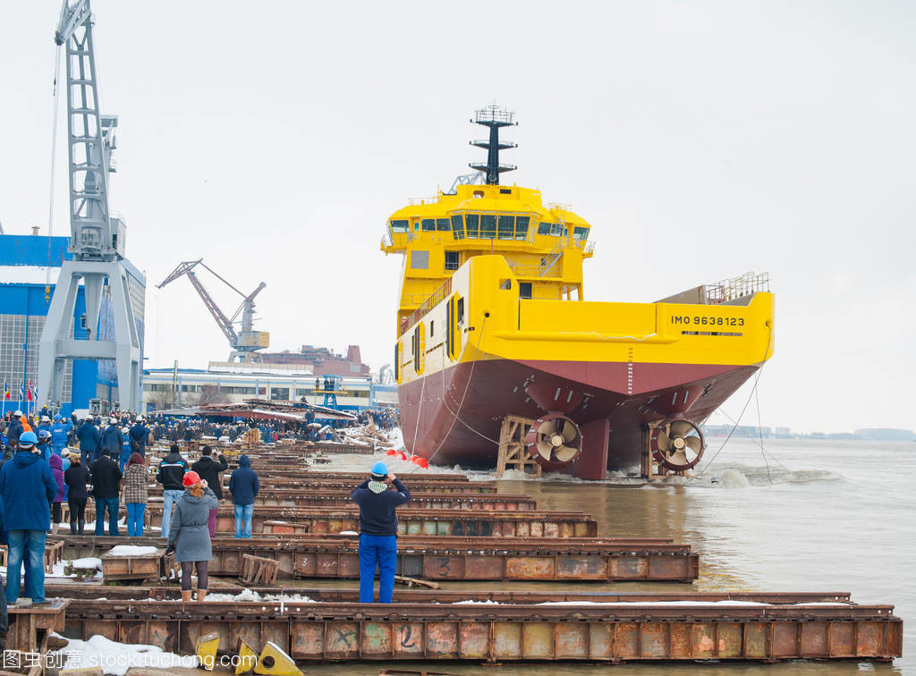 多瑙河上的新航迹 茨造船厂船舶下水仪式纪实